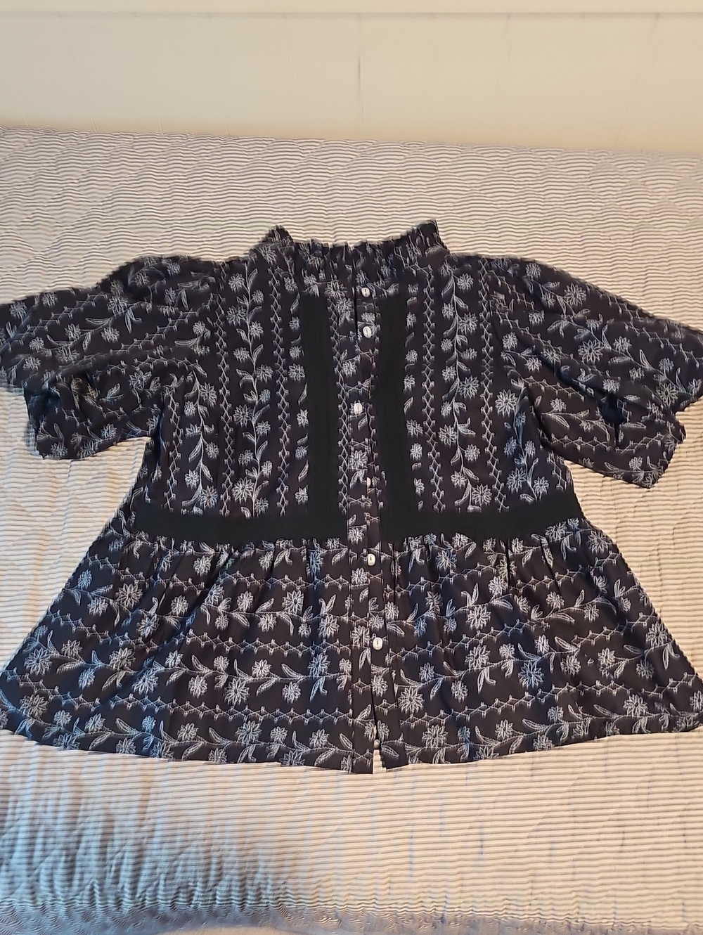 Chic Soul Navy and White Floral Button-Front Peplum Blouse